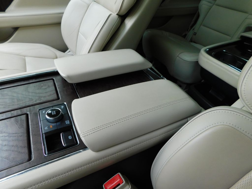 2018 Lincoln Navigator Image 24