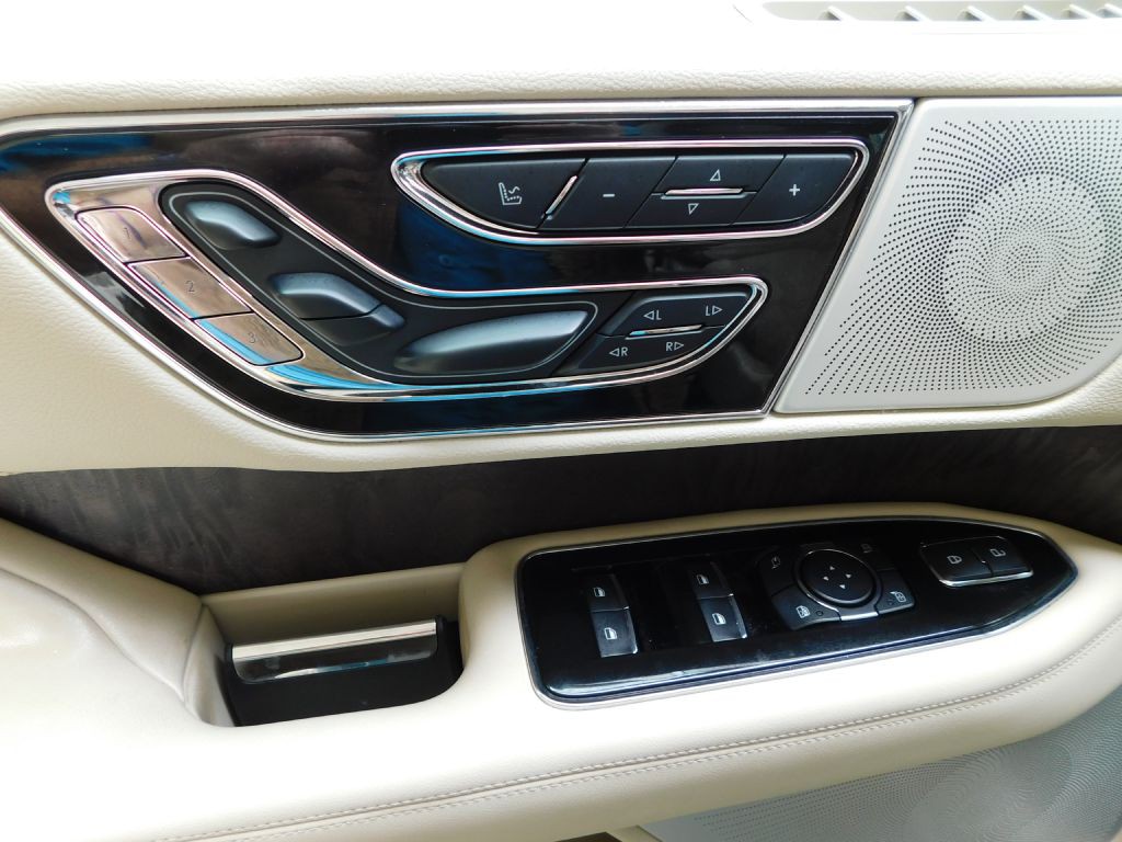 2018 Lincoln Navigator Image 30