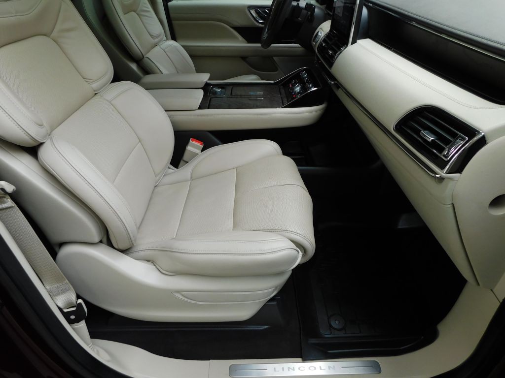 2018 Lincoln Navigator Image 45