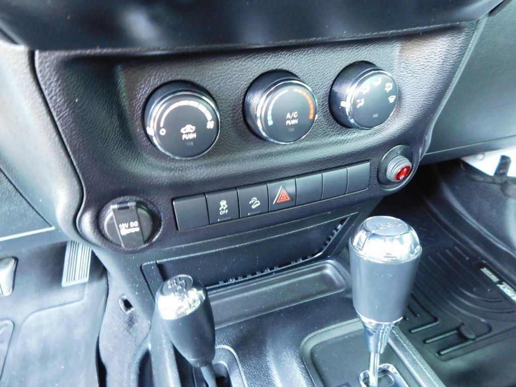 2015 Jeep Wrangler Unlimited Image 13