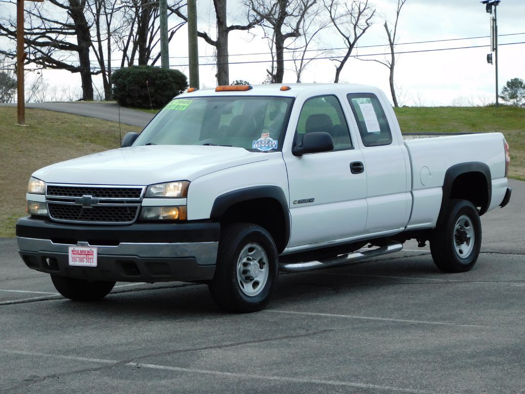 2005 Chevrolet Silverado 1500 Image 2