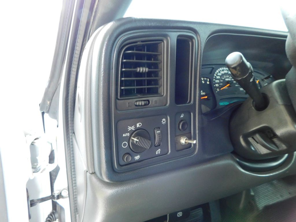 2005 Chevrolet Silverado 1500 Image 11