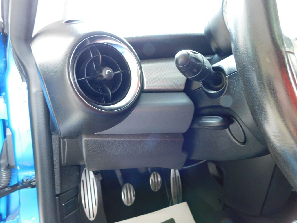 2008 MINI Cooper Image 12