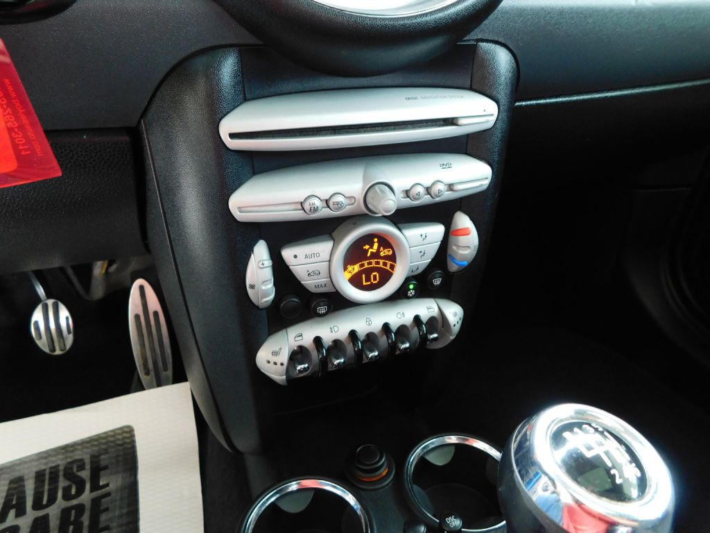 2008 MINI Cooper Image 14