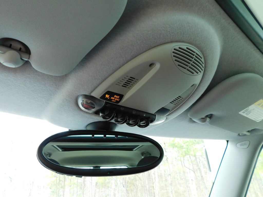 2008 MINI Cooper Image 17