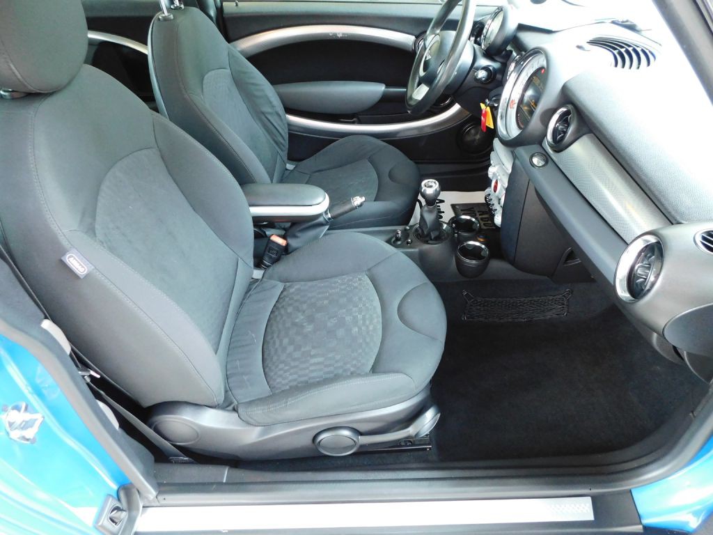 2008 MINI Cooper Image 23