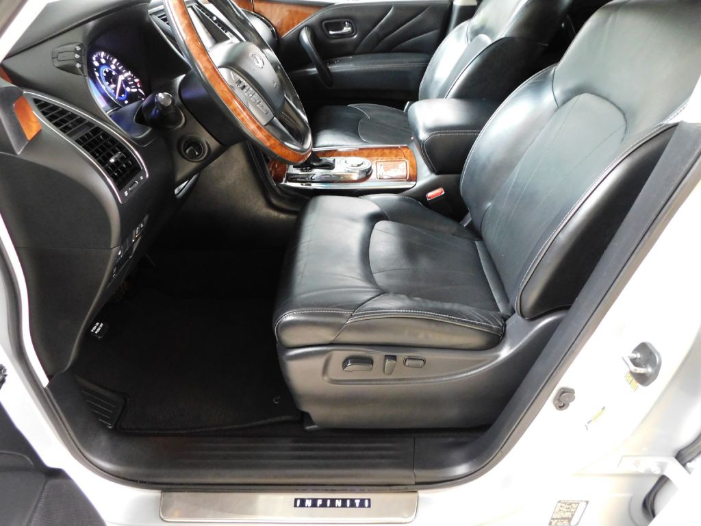 2017 INFINITI QX80 Image 8