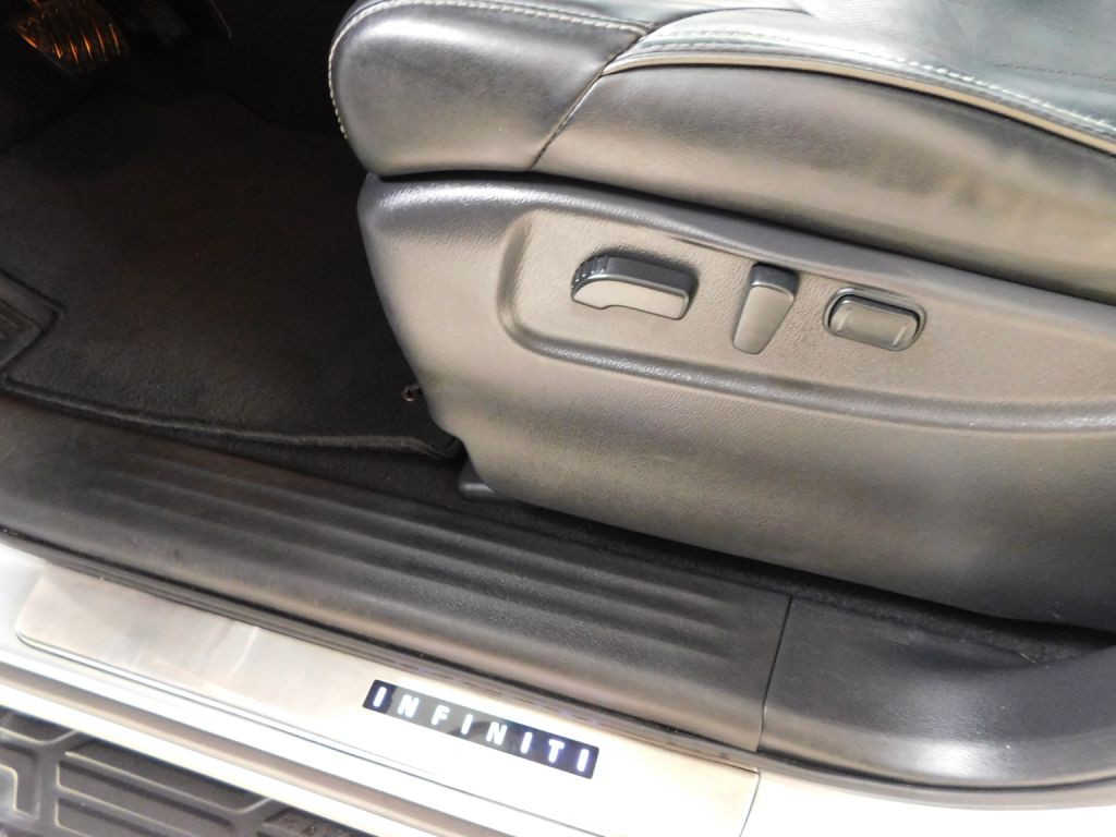 2017 INFINITI QX80 Image 10