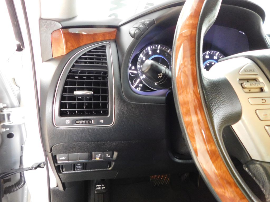 2017 INFINITI QX80 Image 13