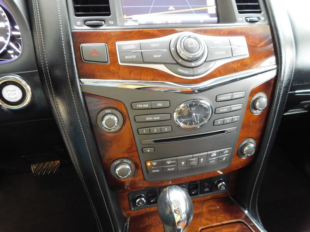 2017 INFINITI QX80 Image 16