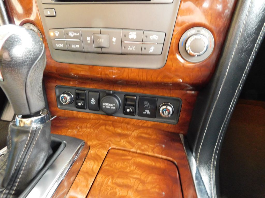 2017 INFINITI QX80 Image 17