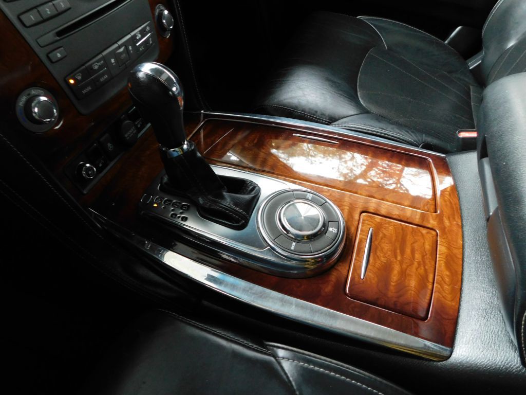 2017 INFINITI QX80 Image 18