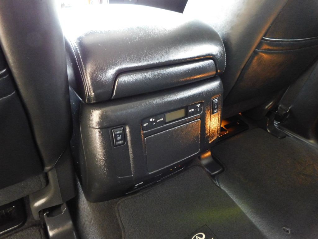 2017 INFINITI QX80 Image 28