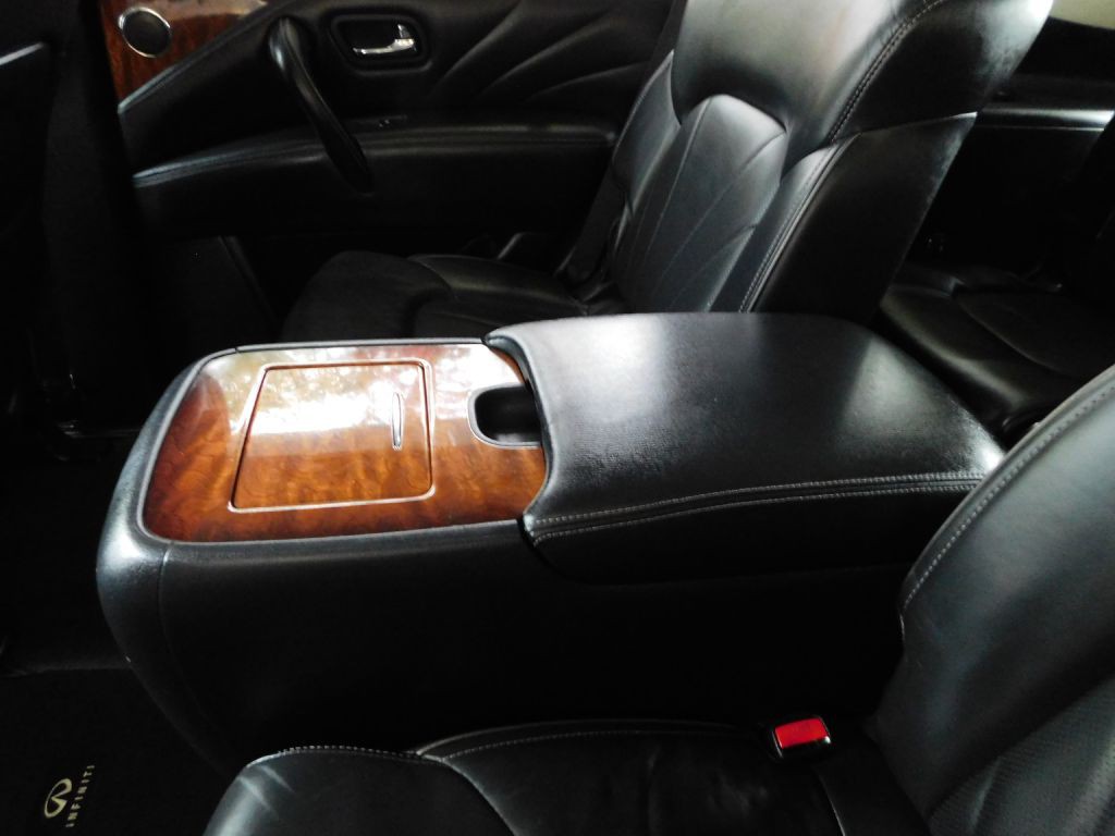 2017 INFINITI QX80 Image 29