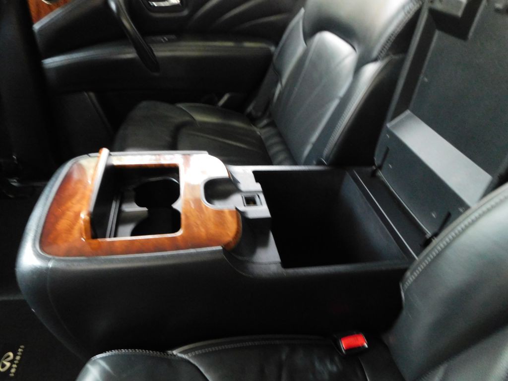 2017 INFINITI QX80 Image 30