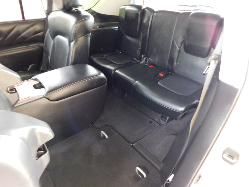 2017 INFINITI QX80 Image 32