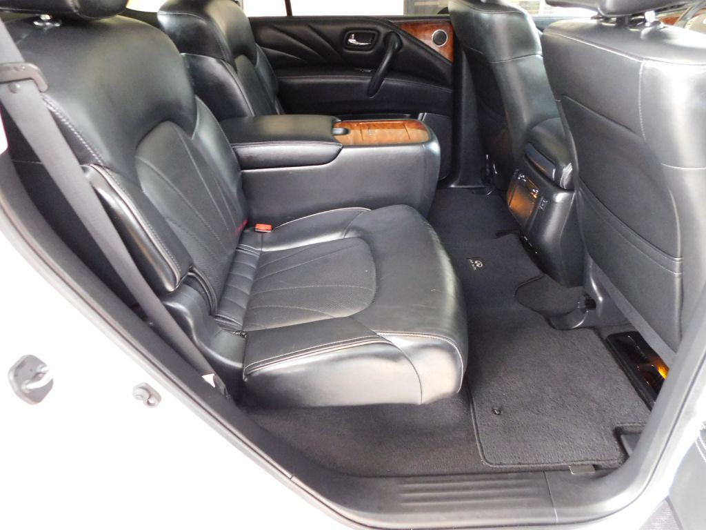 2017 INFINITI QX80 Image 38