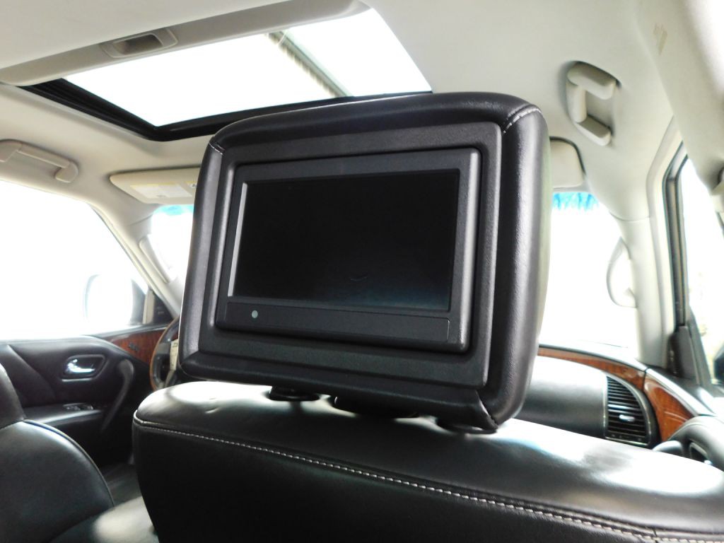 2017 INFINITI QX80 Image 39