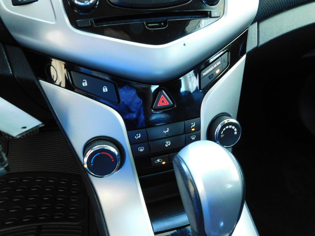 2014 Chevrolet Cruze Image 14