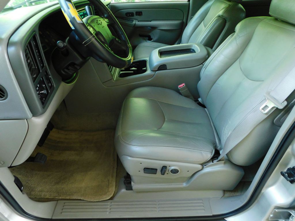 2004 Chevrolet Tahoe Image 9