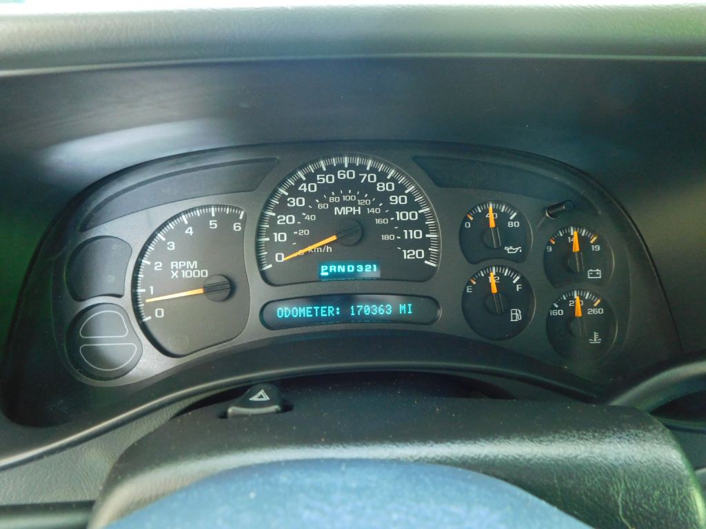 2004 Chevrolet Tahoe Image 12