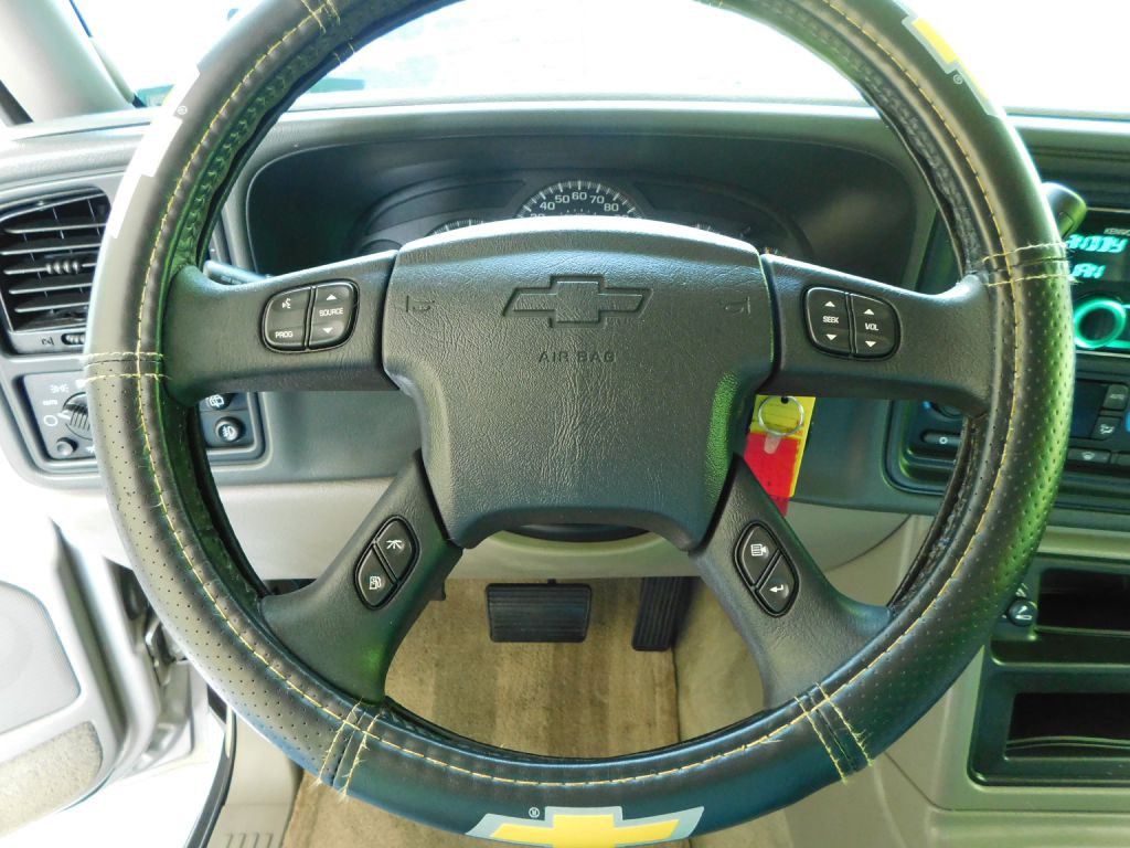 2004 Chevrolet Tahoe Image 13