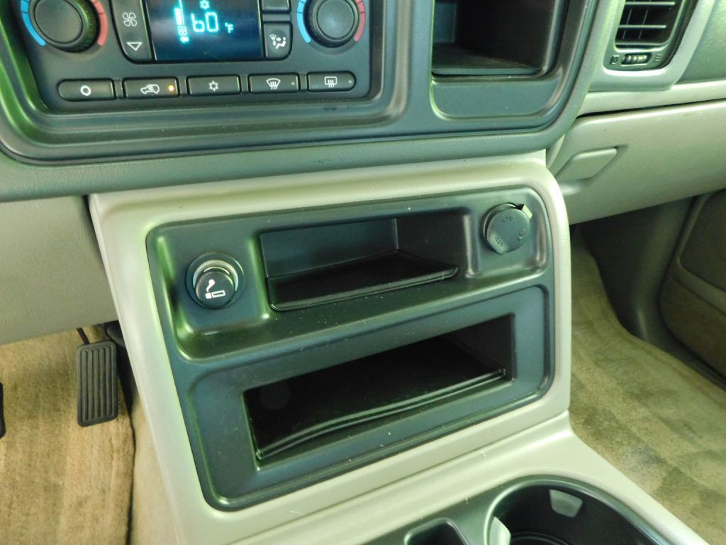 2004 Chevrolet Tahoe Image 16