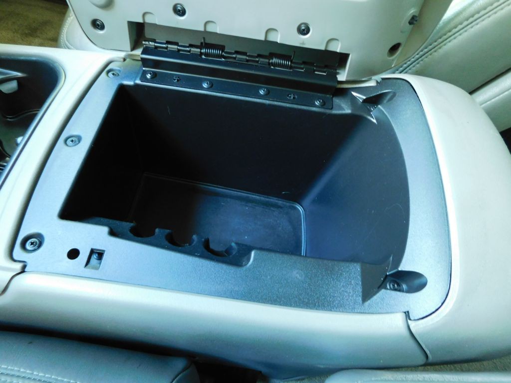 2004 Chevrolet Tahoe Image 19