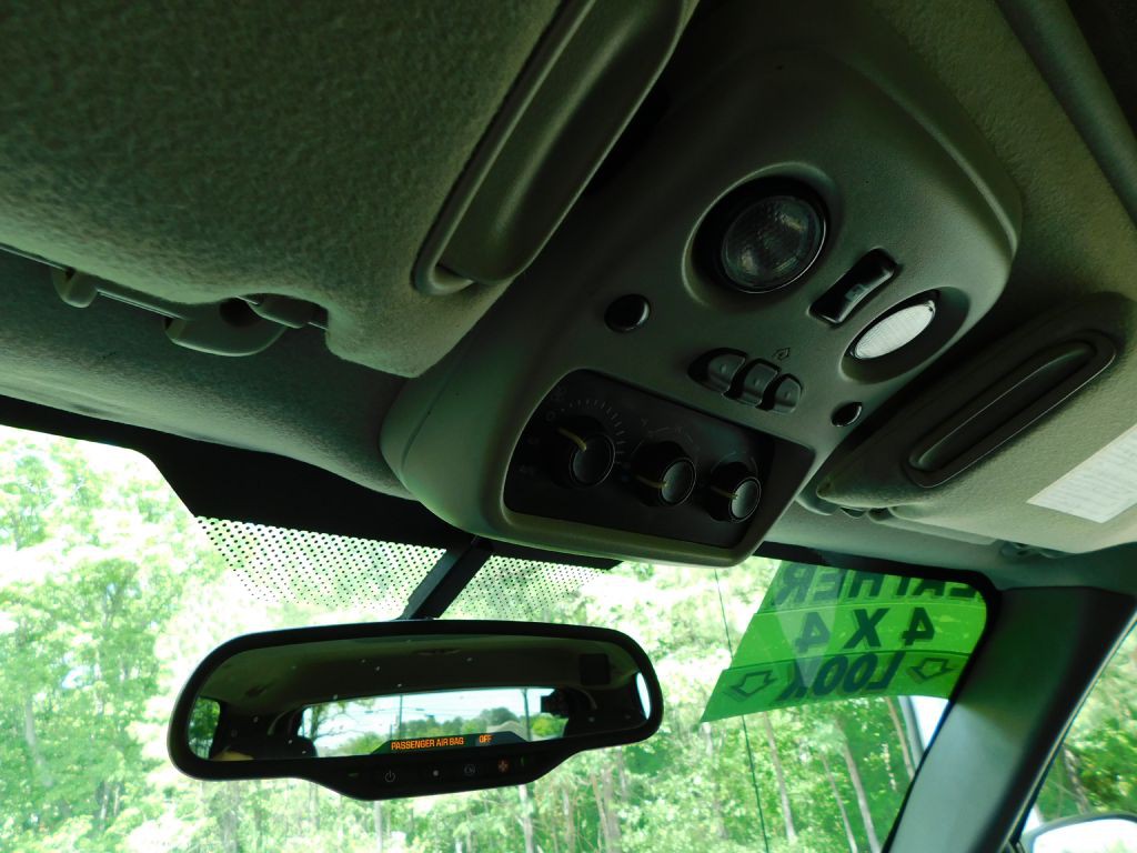 2004 Chevrolet Tahoe Image 20