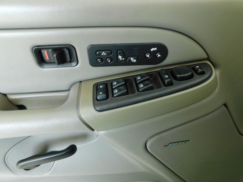 2004 Chevrolet Tahoe Image 23