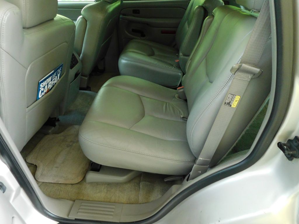 2004 Chevrolet Tahoe Image 24