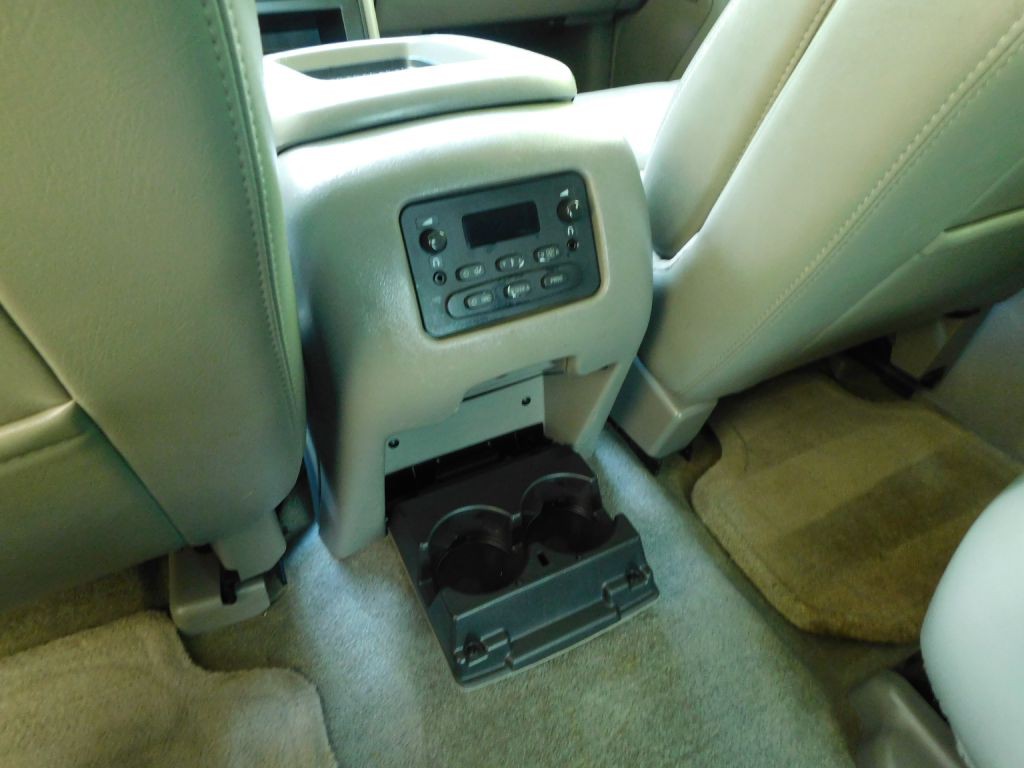 2004 Chevrolet Tahoe Image 25