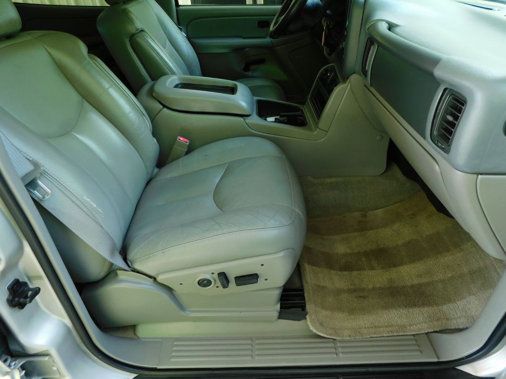 2004 Chevrolet Tahoe Image 28