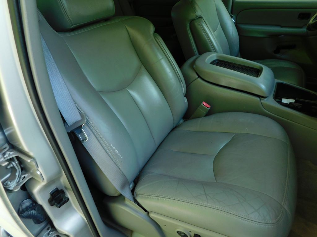 2004 Chevrolet Tahoe Image 29