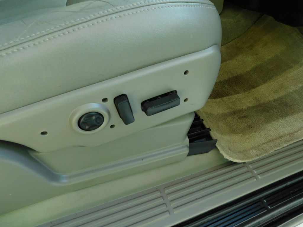 2004 Chevrolet Tahoe Image 30