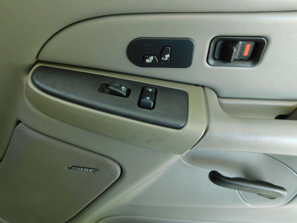 2004 Chevrolet Tahoe Image 32