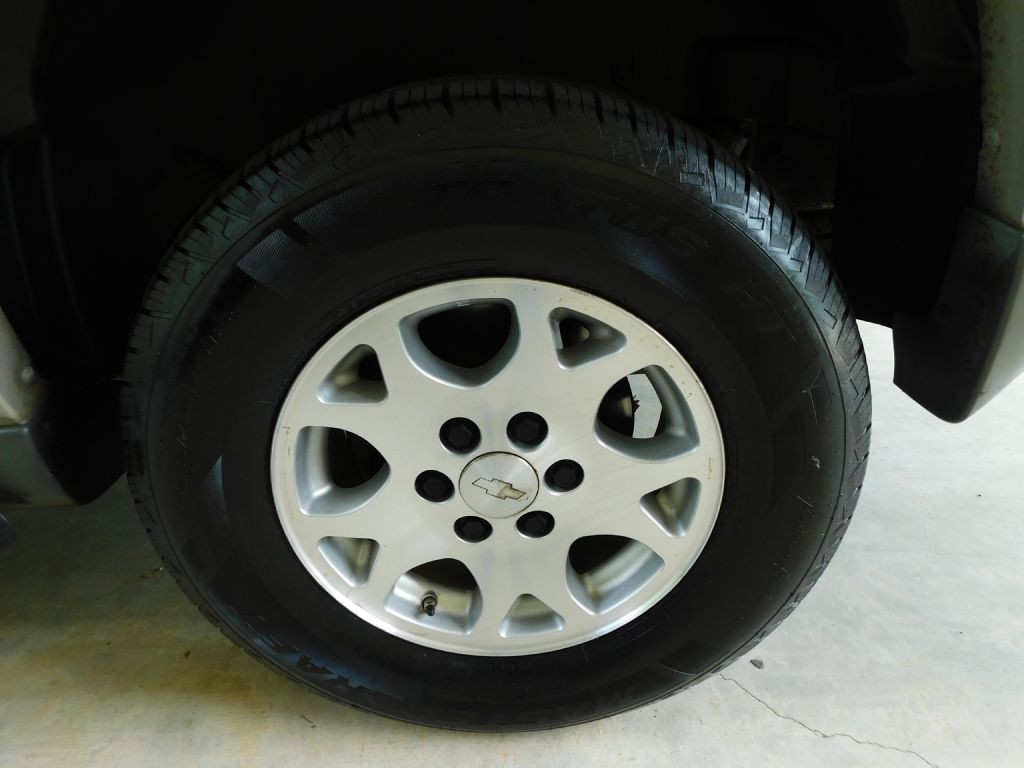 2004 Chevrolet Tahoe Image 35