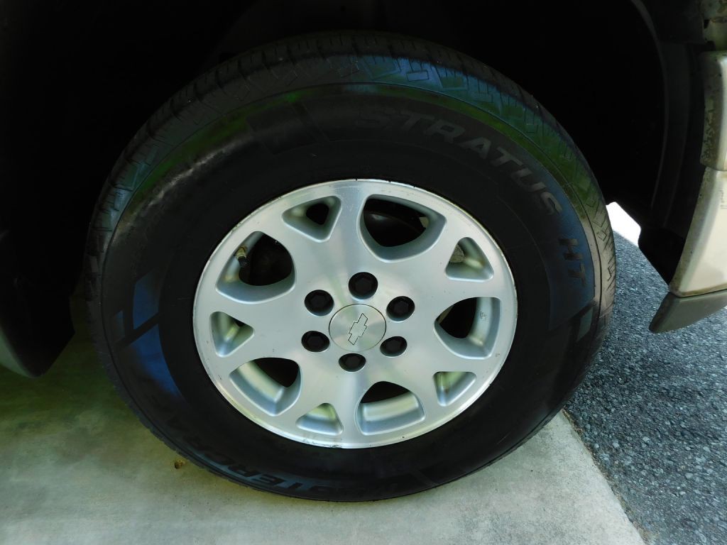 2004 Chevrolet Tahoe Image 37