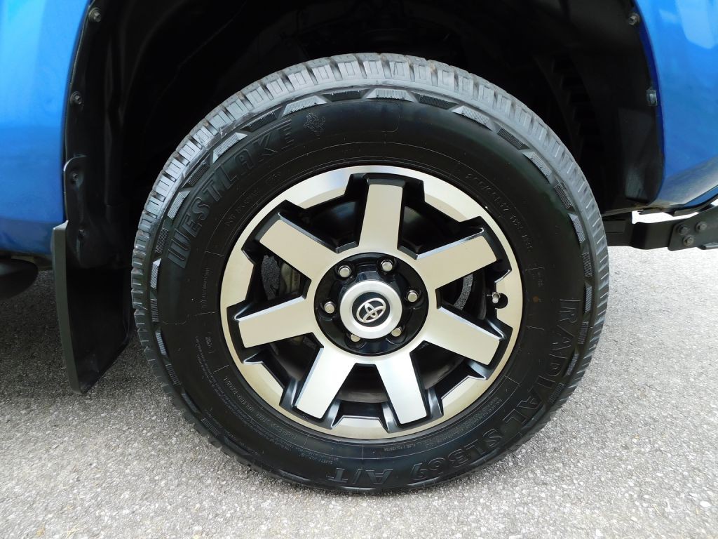 2016 Toyota Tacoma Image 40