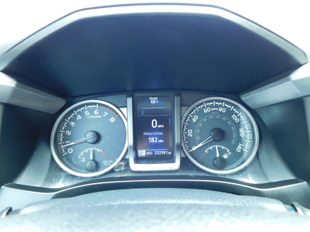 2016 Toyota Tacoma Image 10