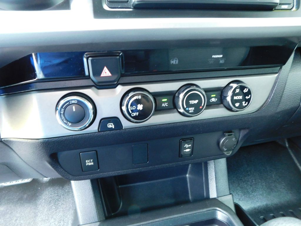 2016 Toyota Tacoma Image 15