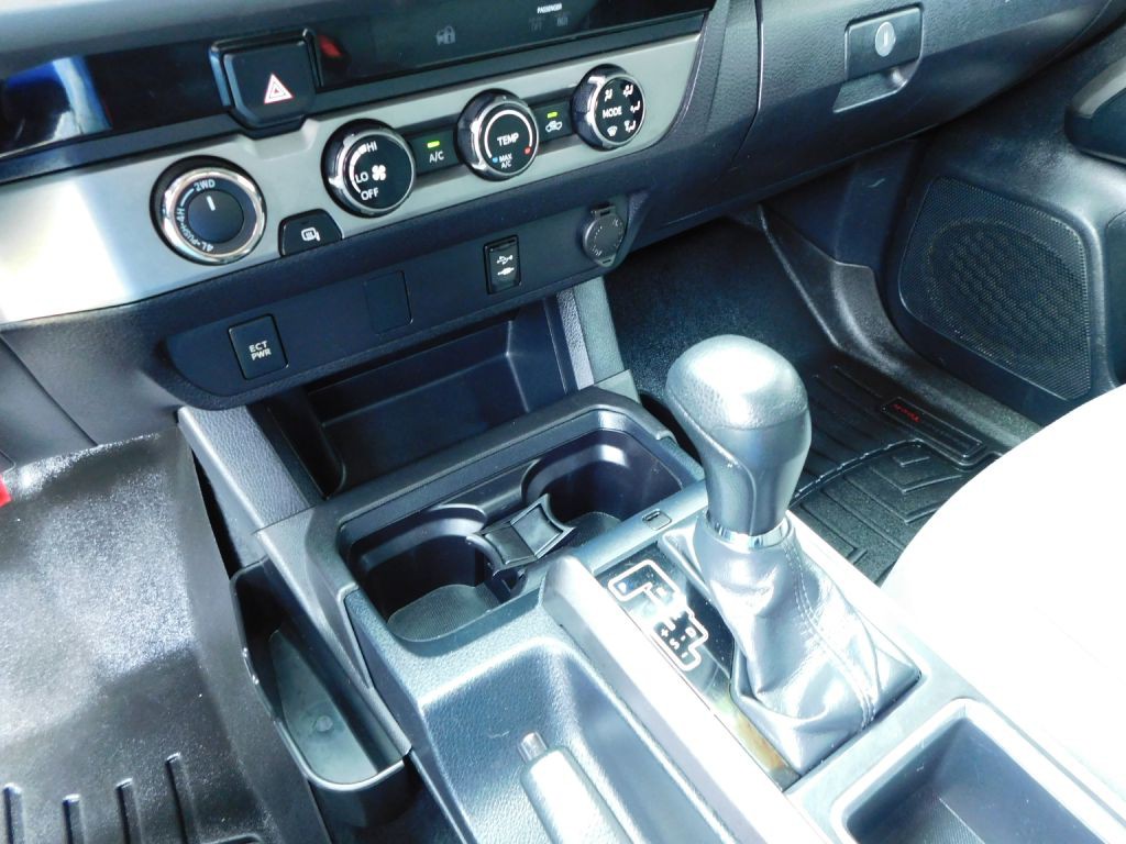 2016 Toyota Tacoma Image 16