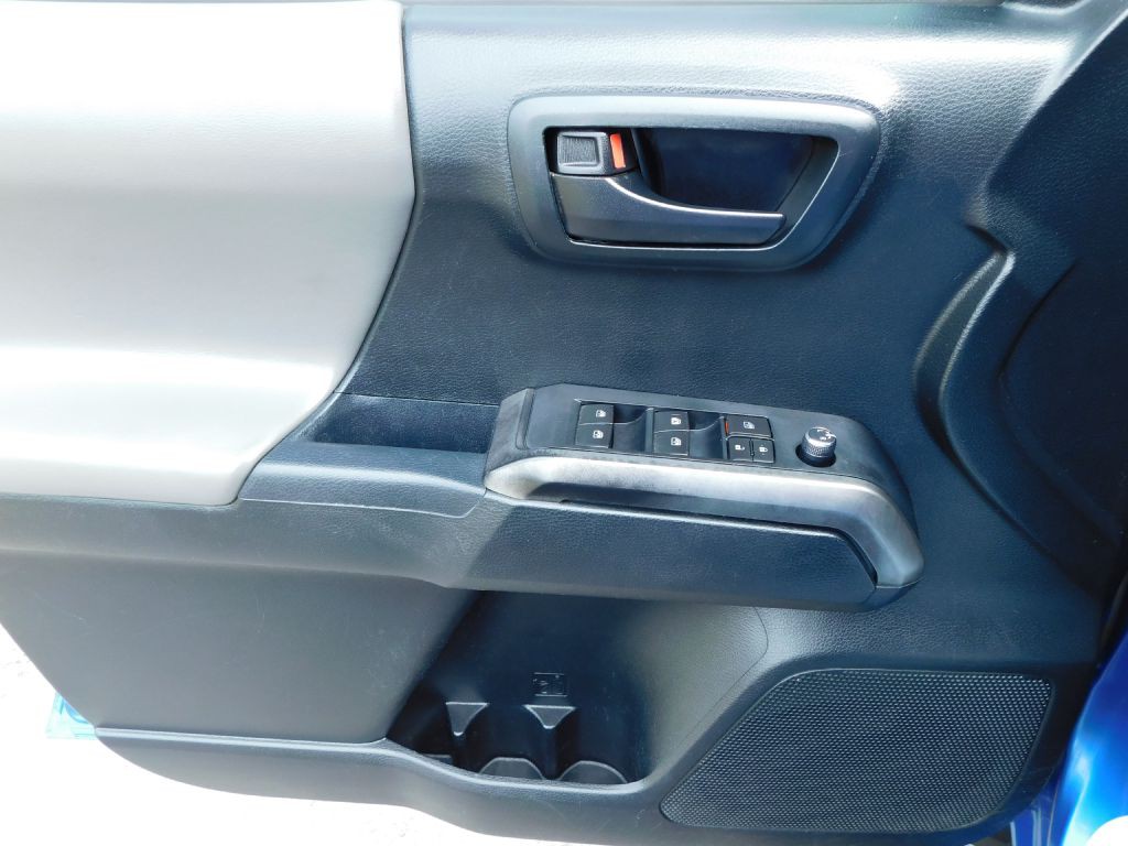 2016 Toyota Tacoma Image 21