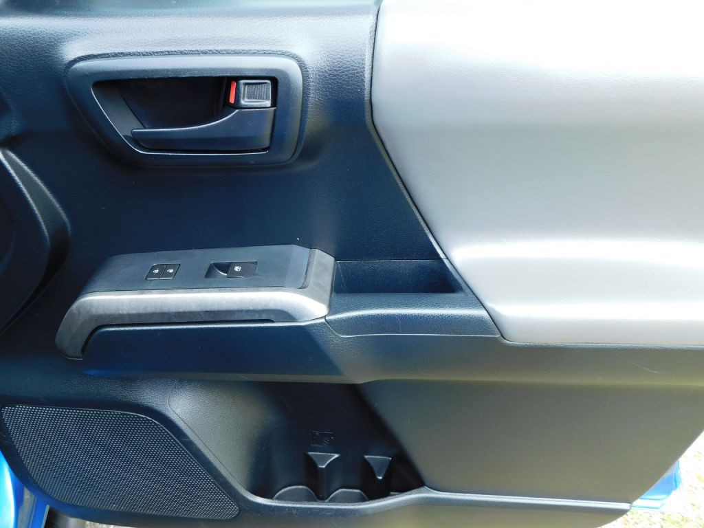 2016 Toyota Tacoma Image 32