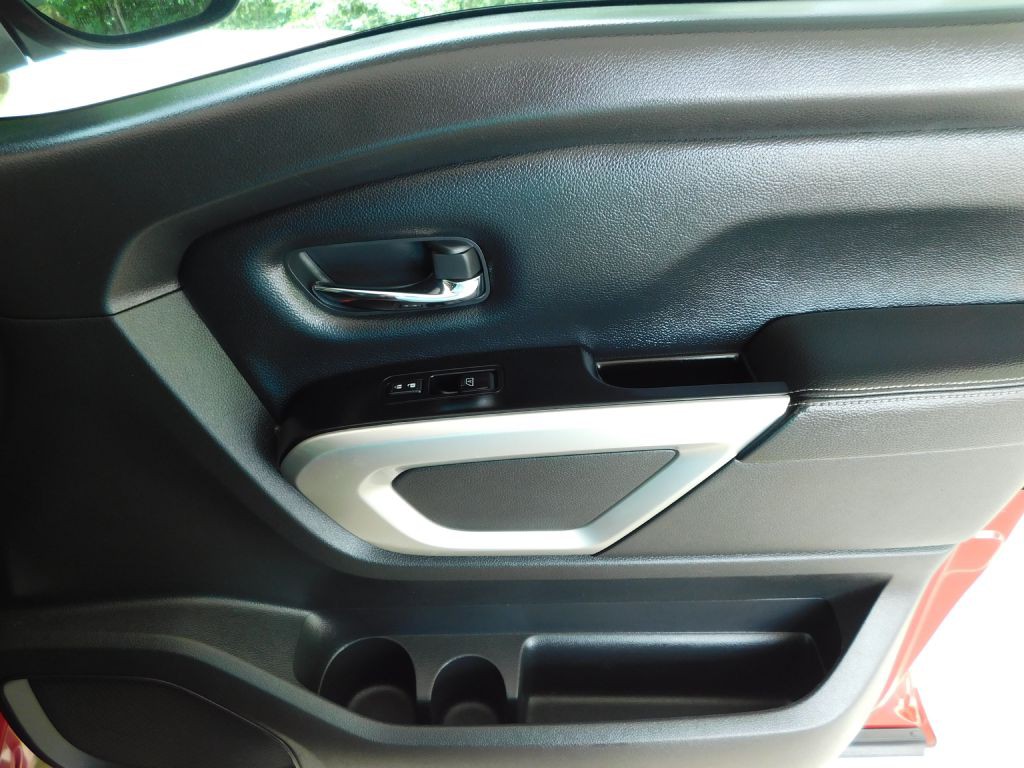 2019 Nissan Titan Image 36