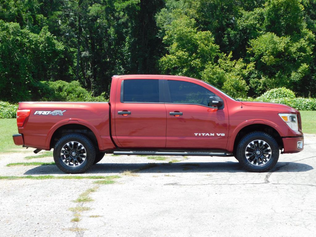 2019 Nissan Titan Image 3