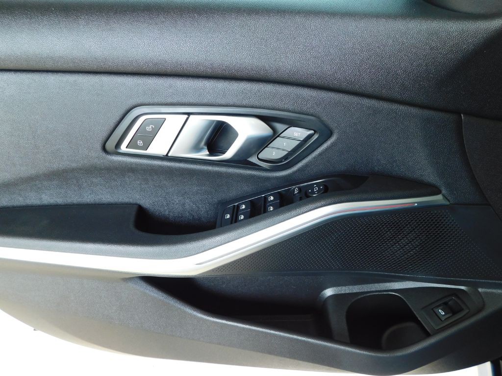 2021 BMW 3 Series Image 21