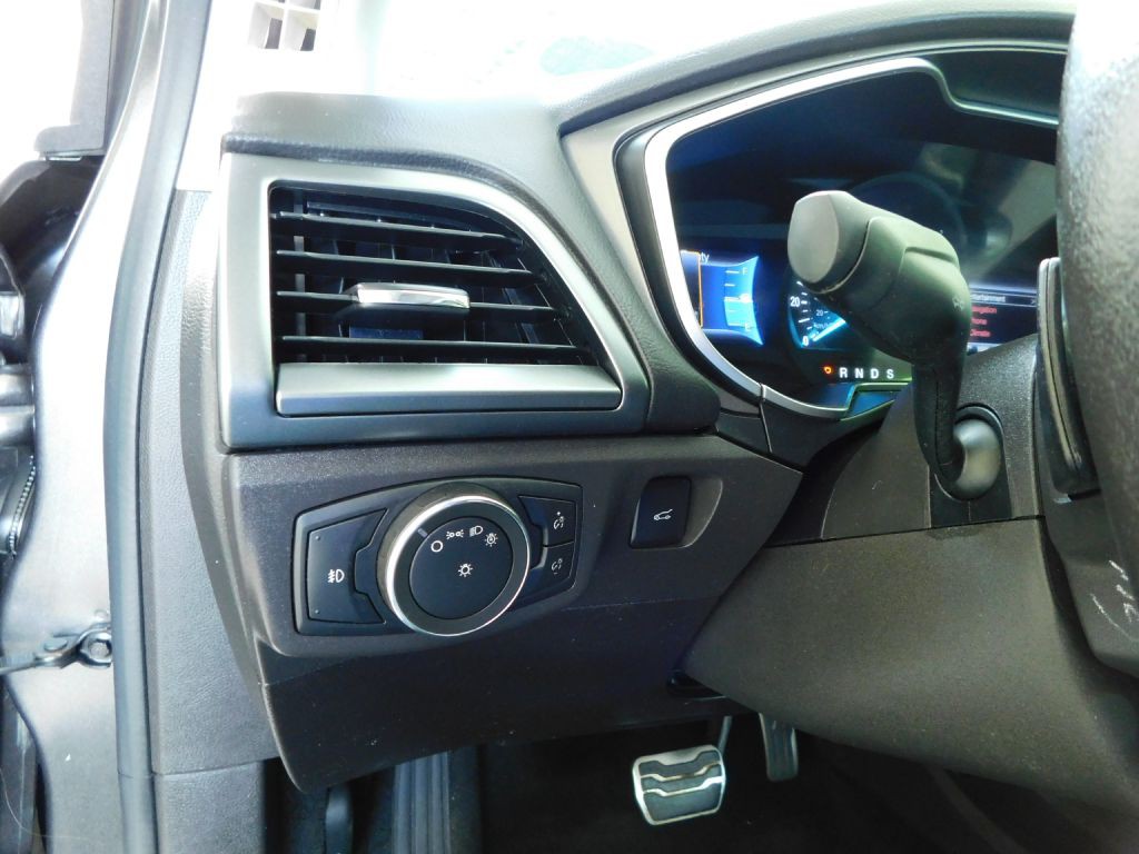 2016 Ford Fusion Image 11