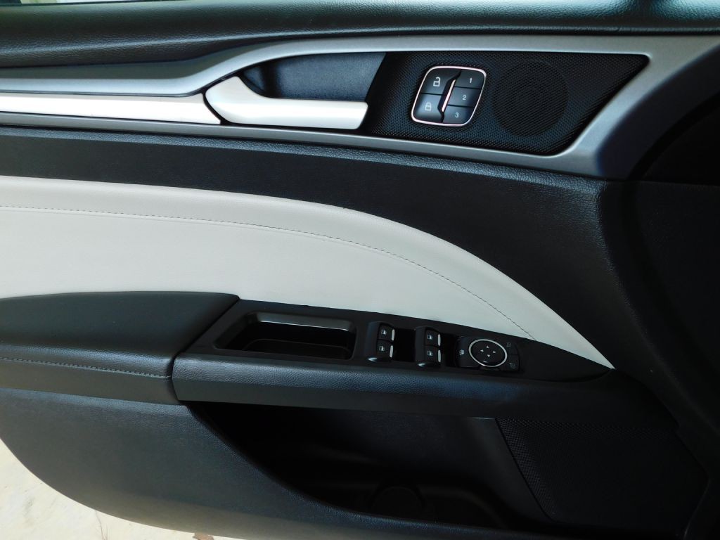 2016 Ford Fusion Image 21