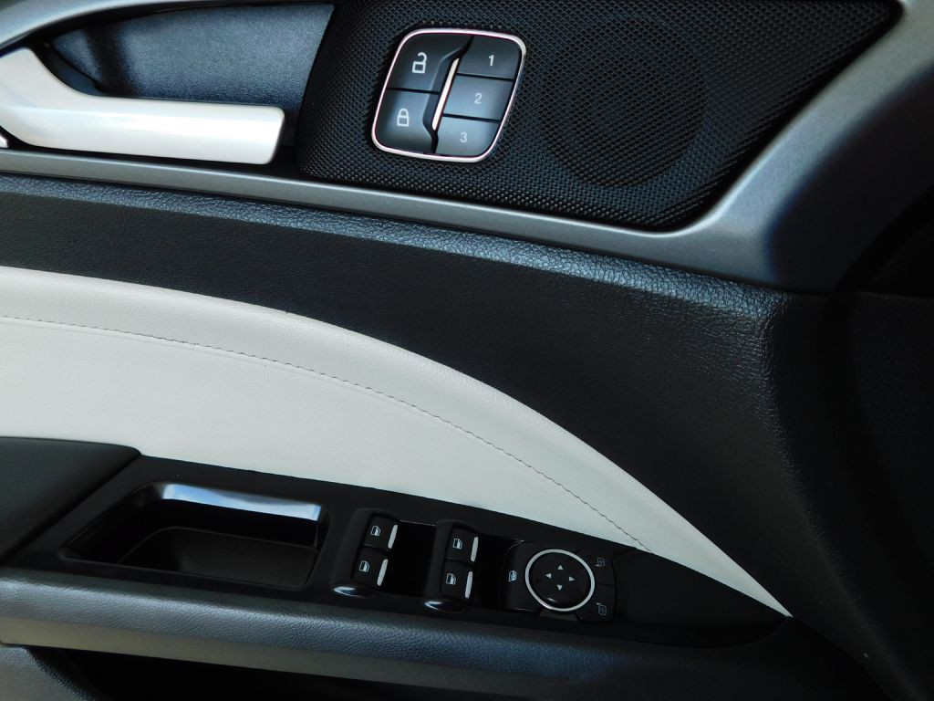 2016 Ford Fusion Image 22